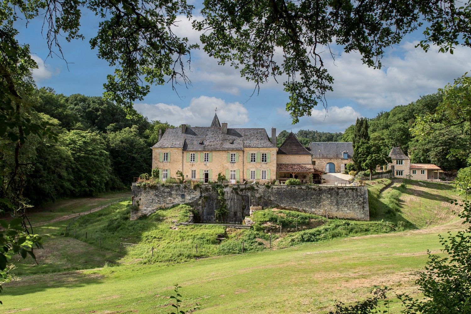 Images Historisch Château in het Vézère-dal met landgoed en vakantiehuizen