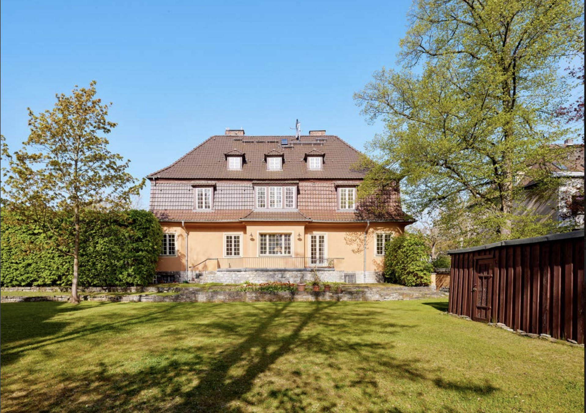Images Representatief wonen en werken in Berlijn: Jugendstilvilla met gastenappartement en tuin