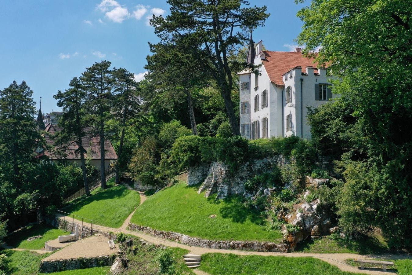 Images Prachtig historisch landhuis in Zwitserland met uitzicht op het Bielmeer