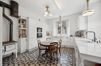 Historische villa te koop Biel/Bienne, Alpenstrasse 95, Bern/Berne, Moderne trifft auf Nostalgie: Küche mit Guss-Holzofen