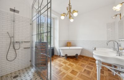 Historische villa te koop Biel/Bienne, Alpenstrasse 95, Bern/Berne, Badezimmer mit freistehender Badewanne und begehbarer Dusche