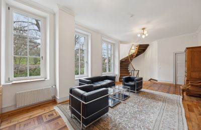 Historische villa te koop Biel/Bienne, Alpenstrasse 95, Bern/Berne, Vorraum mit kunstvoll verlegtem Tafelparkett