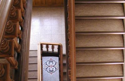 Historische villa te koop Neustadt an der Weinstraße, Rheinland-Pfalz, Massive Holztreppe