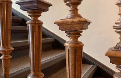Historische villa te koop Neustadt an der Weinstraße, Rheinland-Pfalz, Holztreppe