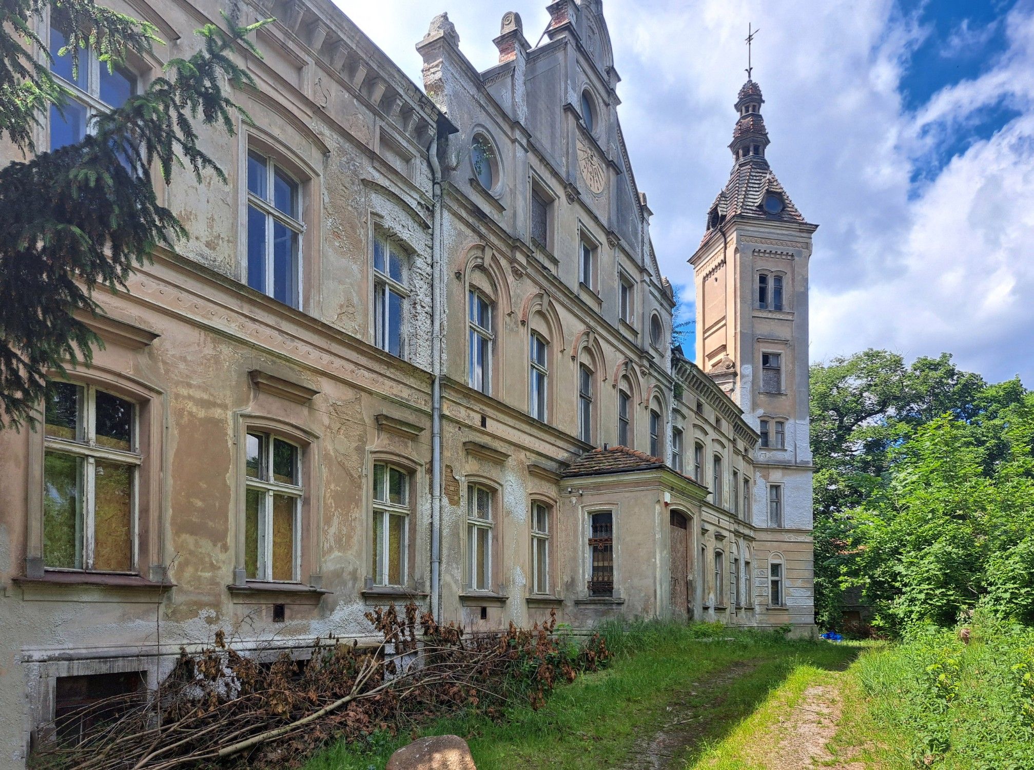 Images Historisch landgoed met kasteel te koop in Jędrzychów, Neder-Silezië