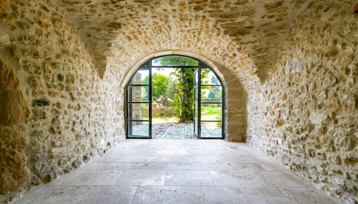 Historisch vastgoed te koop Uzès, Occitanie,  Frankrijk