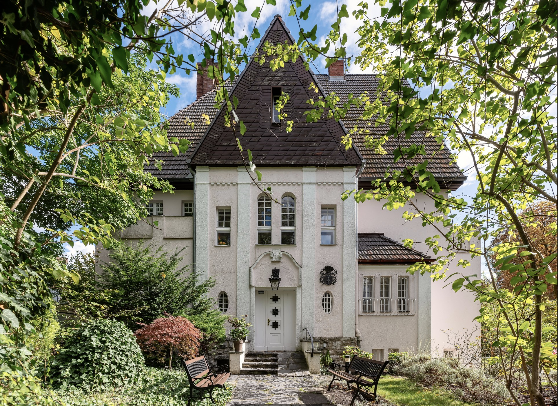 Images Historische villa in Berlijn-Frohnau met tuin, gastenappartement en poolhouse