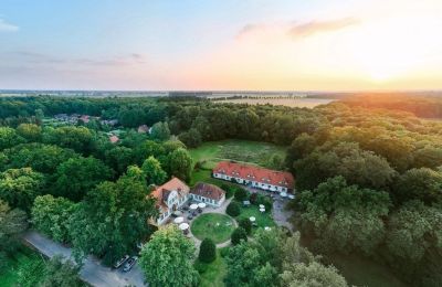 Vastgoed, Gerestaureerd jachtslot te koop in Noord-Duitsland