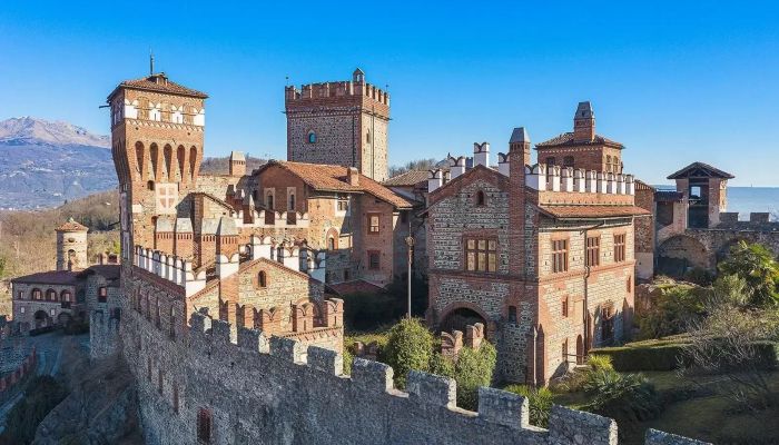 Burcht te koop Pavone Canavese, Piemonte,  Italië