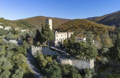 Burcht te koop Croci di Calenzano, Toscane, Omgeving van het pand