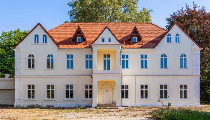 Kasteel te koop Środa Śląska, Neder-Silezië,  Polen
