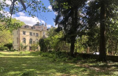 Historische panden, 19e-eeuws landhuis om te restaureren met rivier, bron en 33 hectare grond in Zuidwest-Frankrijk