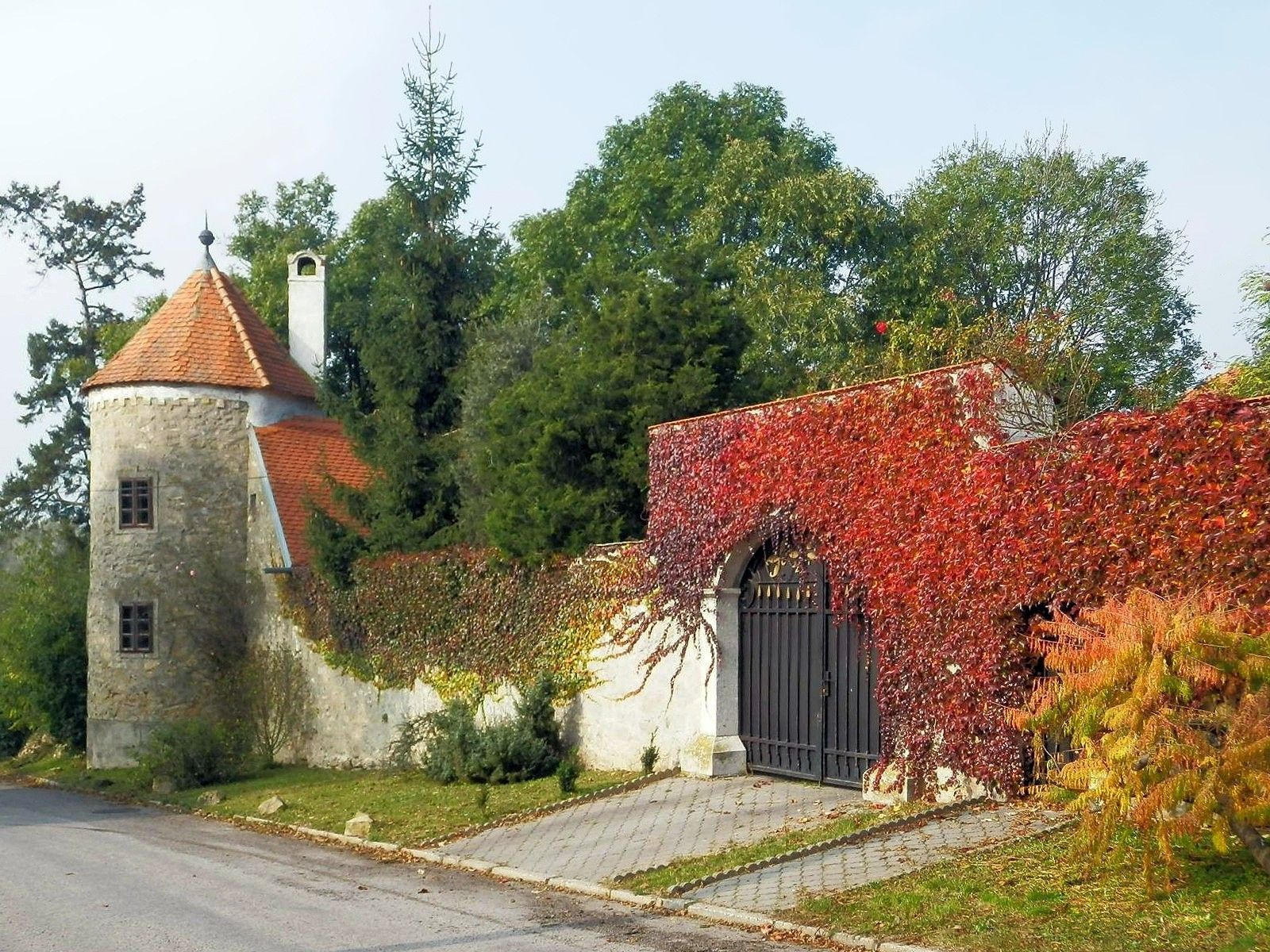 Images Landhuis met bastion en park in West-Slowakije nabij Piešťany