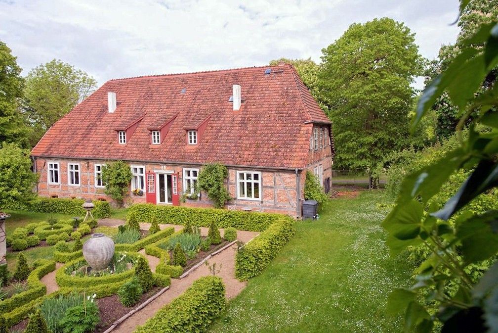 Images Landhuis in Markow – deels gerestaureerd met vakantiewoningen en grote tuin