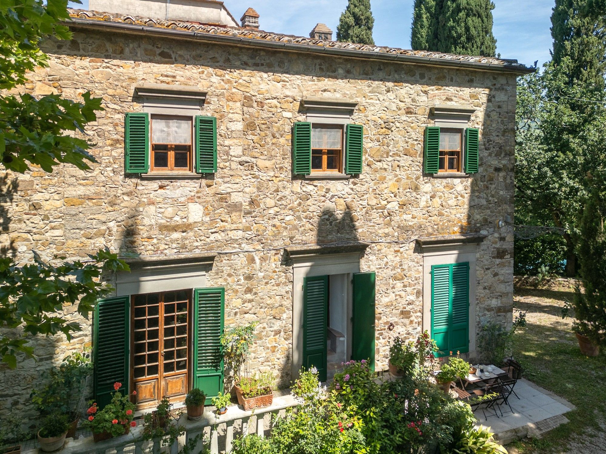 Images Toscaanse gehucht met statige villa en zes gastenverblijven nabij Castellina in Chianti