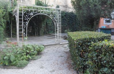 Historische villa te koop Montecalvoli, Toscane, Tuin