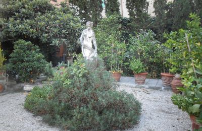 Historische villa te koop Montecalvoli, Toscane, Tuin