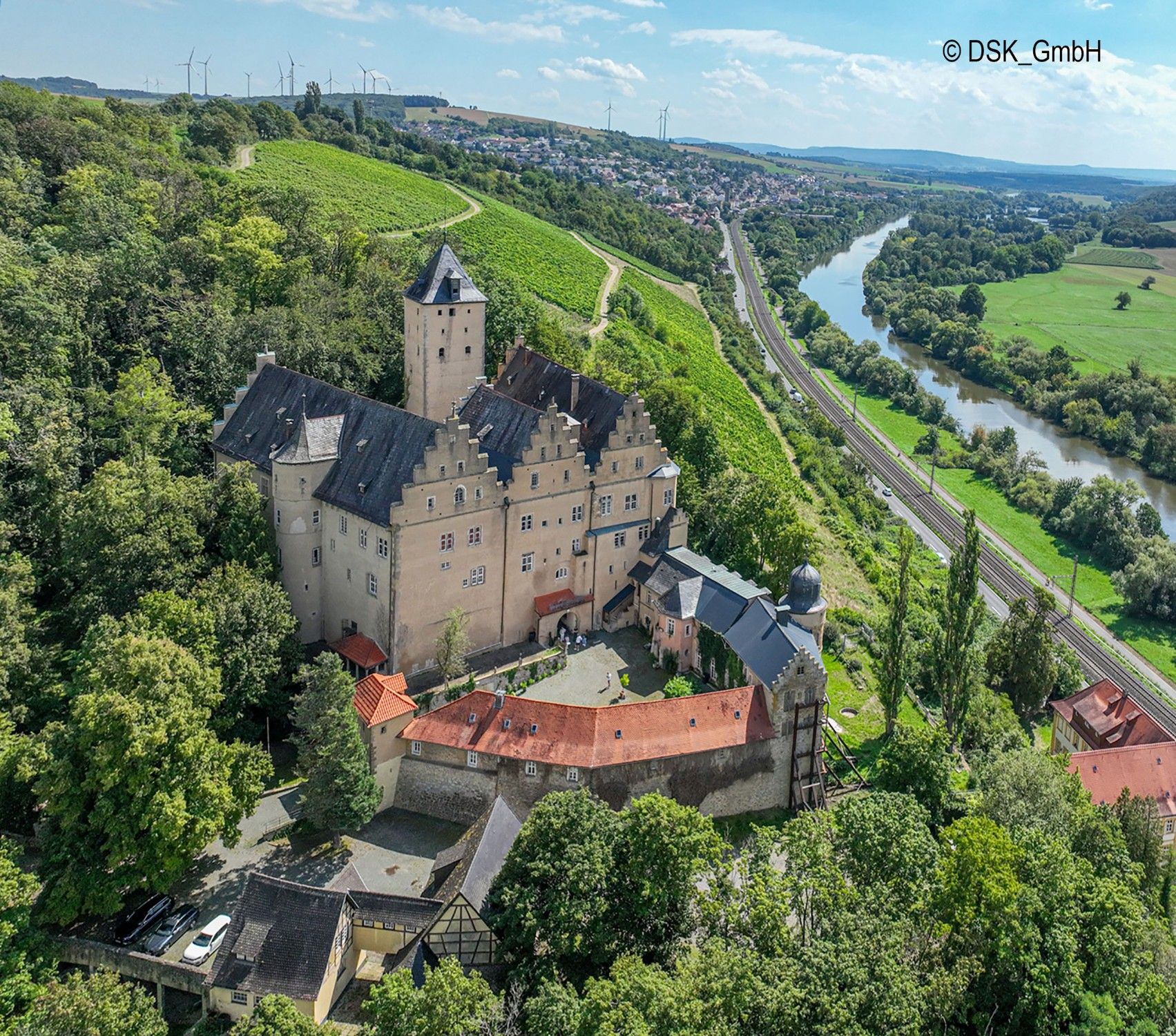 Images Kasteel Mainberg in Beieren met uitzicht op de Main