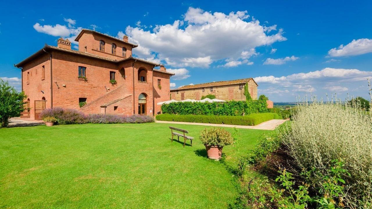 Images 18e-eeuws landhuis in Toscane met gastensuites en tuin bij Sinalunga