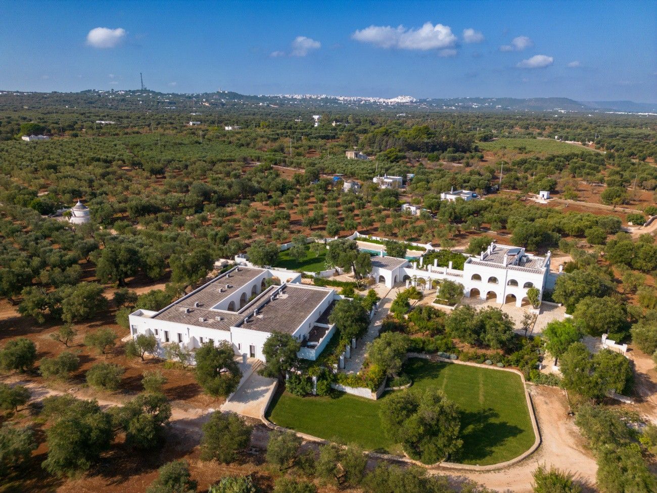 Images Volledig gerenoveerde masseria nabij Ostuni – geschikt als agriturismo of luxe resort in Apulië