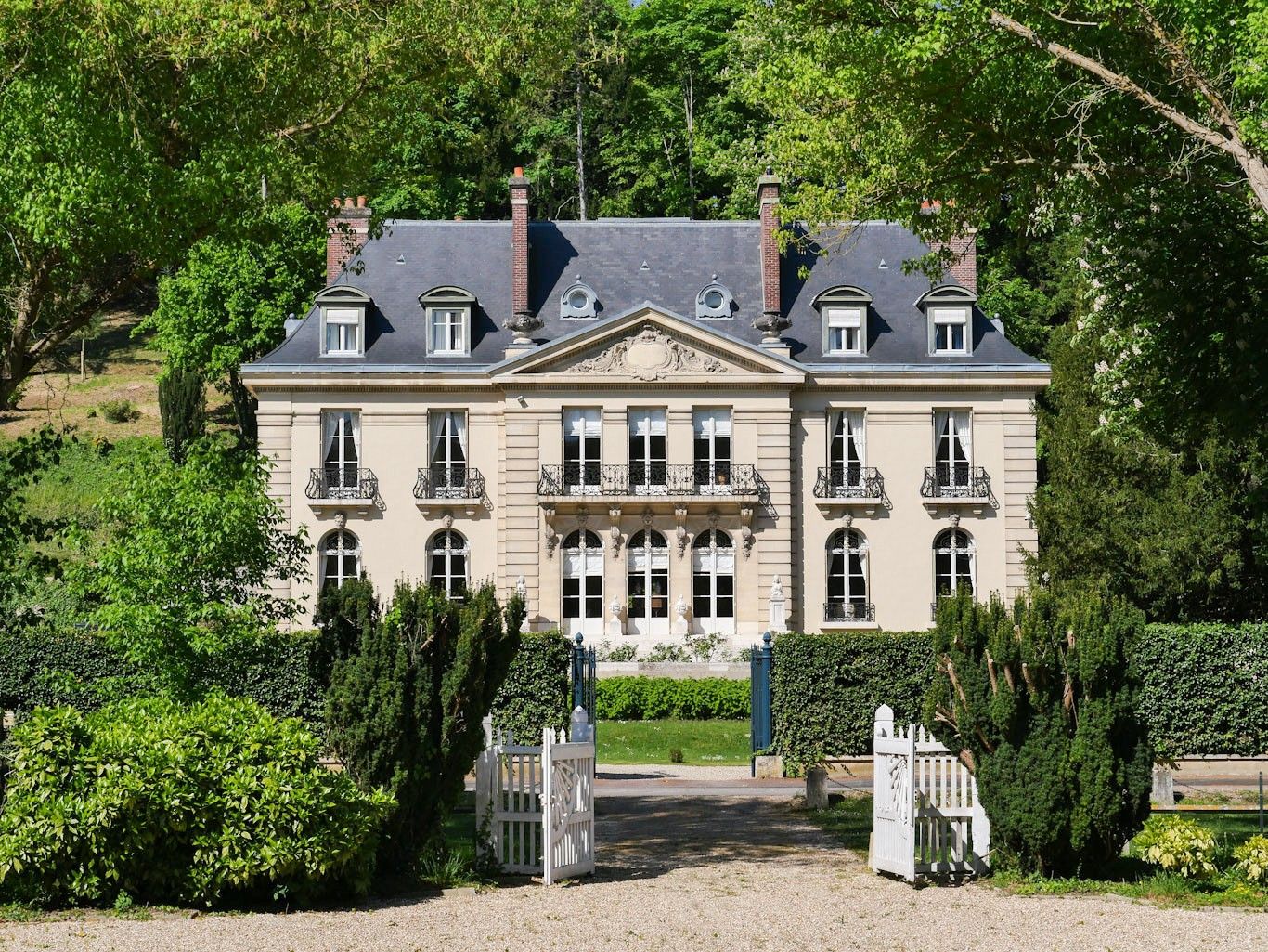 Images Neoclassiek landhuis nabij Giverny in Normandië met park