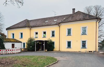 Historische panden, Oud kasteel omgebouwd tot school in Sulzbach-Rosenberg, Beieren, Duitsland