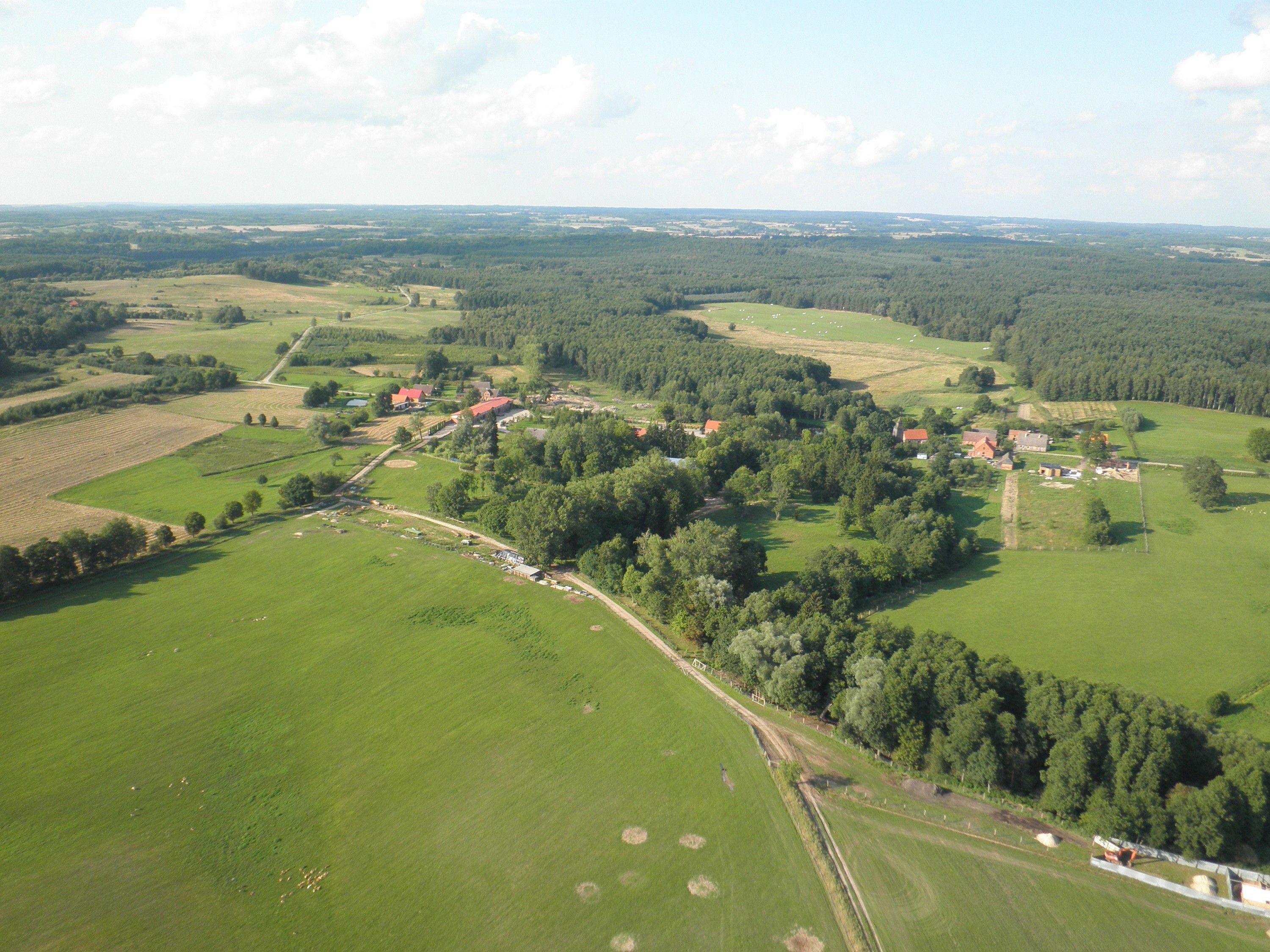 Images Land- en bosbouwproject met duurzame woon- en recreatiefaciliteiten