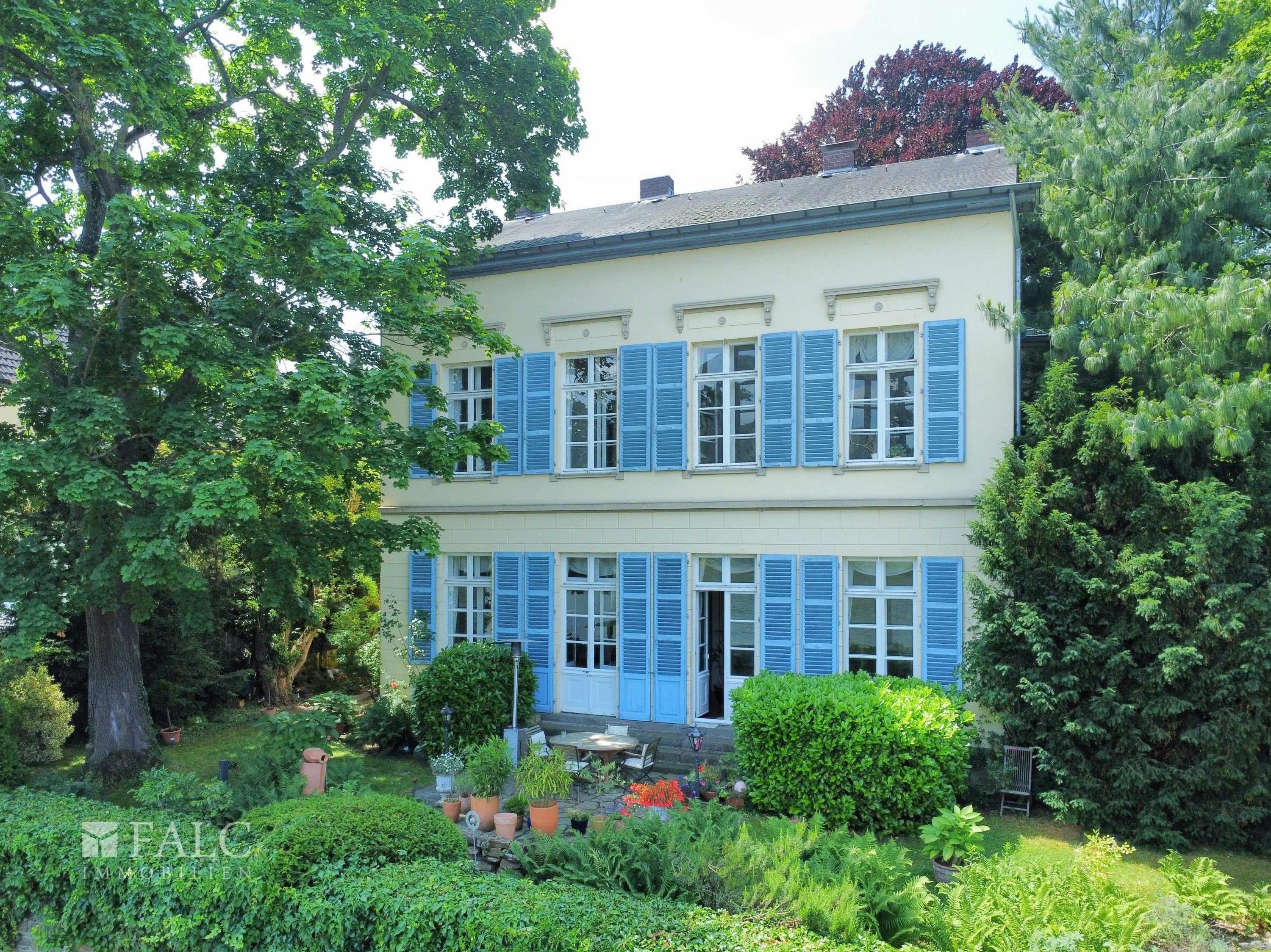 Images Villa aan de Rijn uit 1840 in Bonn