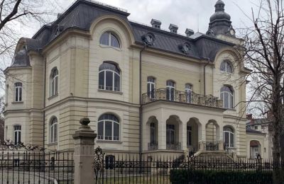 Historische villa te koop Bielsko-Biała, Mickiewicza 27, Silezië,, Vooraanzicht