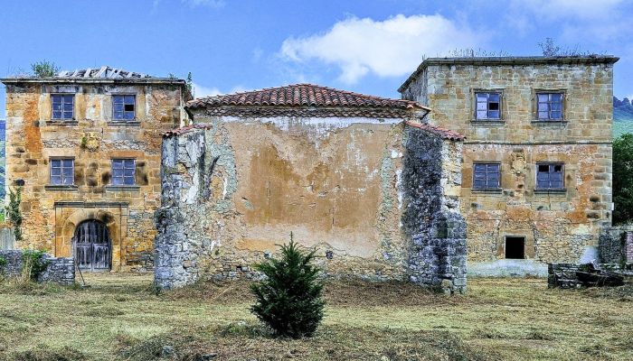 Kasteel te koop Sariego, Asturië,  Spanje