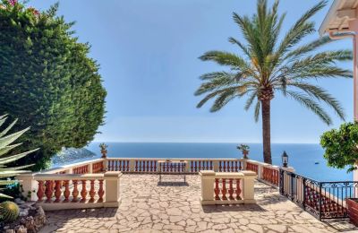 Historische panden, Villa in koloniale stijl met zeezicht en gastenverblijf in Roquebrune-Cap-Martin nabij Monaco
