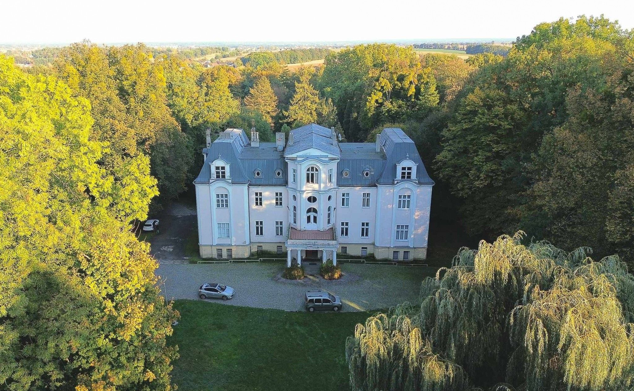 Images Neorenaissance kasteel in Opper-Silezië met 9 hectare parkgrond
