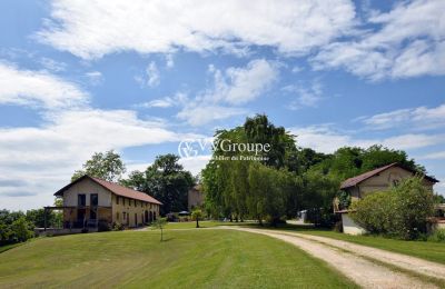 Historische panden, Landgoed in de Gers met gîtes, woonhuis en te renoveren château nabij Marciac