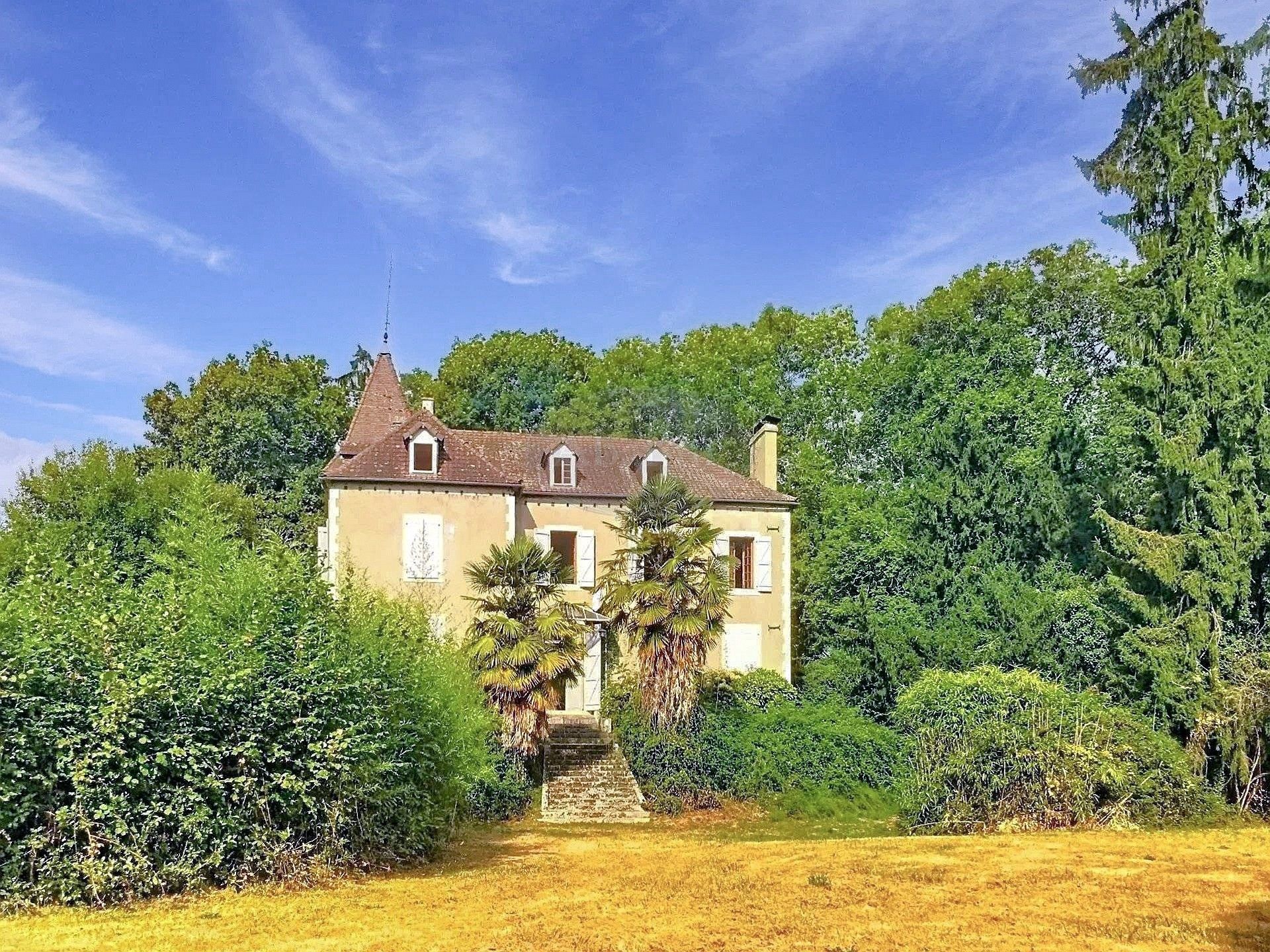 Images Landhuis bij Pau met groot park en paardenstallen