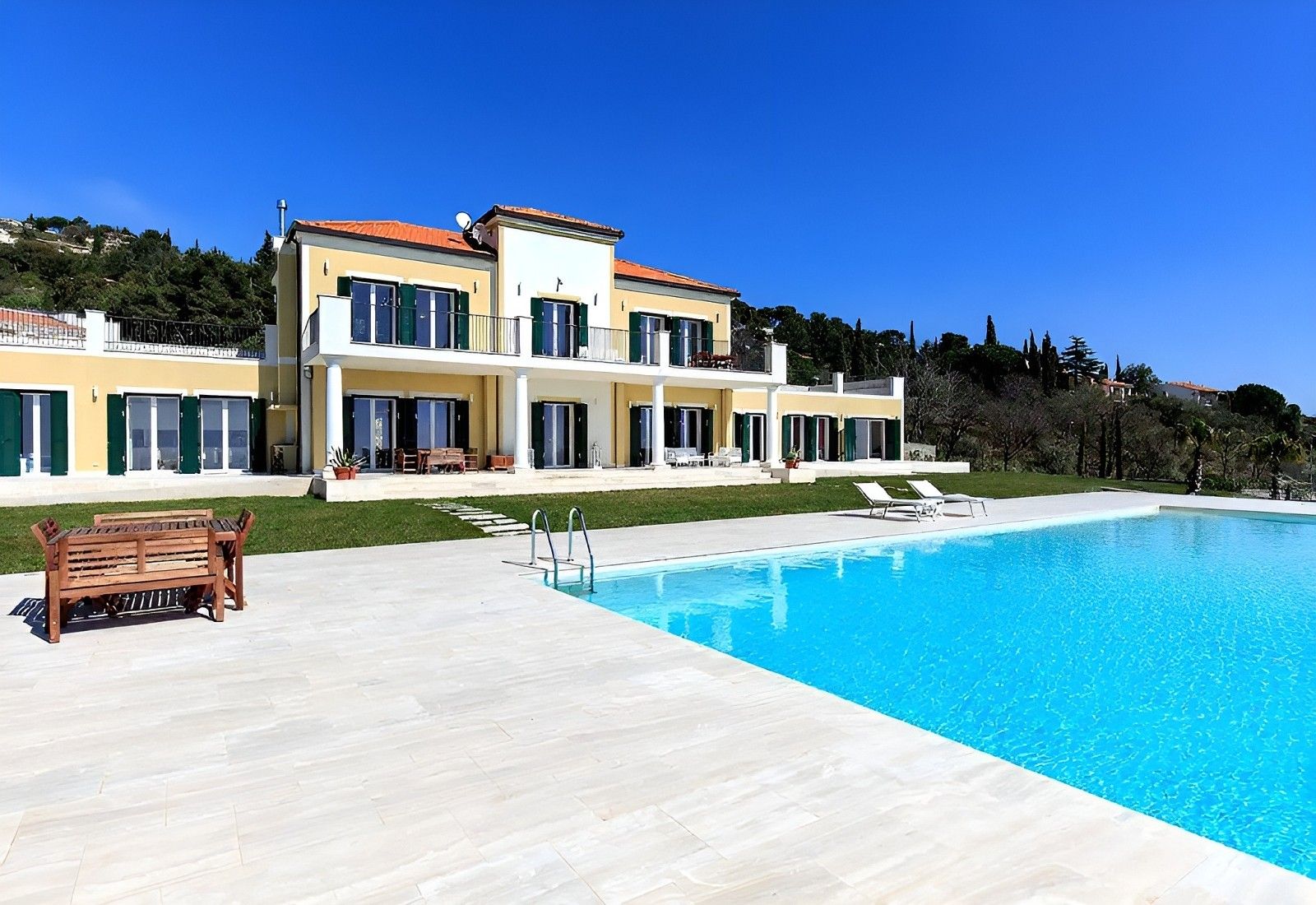 Images Villa in Cipressa met zeezicht aan de Ligurische Rivièra