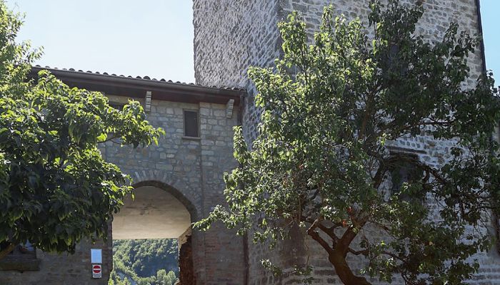 Historische toren te koop 27050 Val di Nizza, Lombardije,  Italië