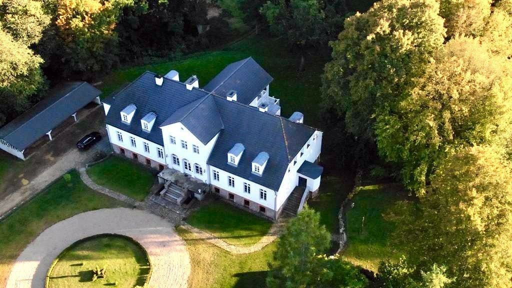 Images Dwór Role - Goed onderhouden landhuis in Pommeren