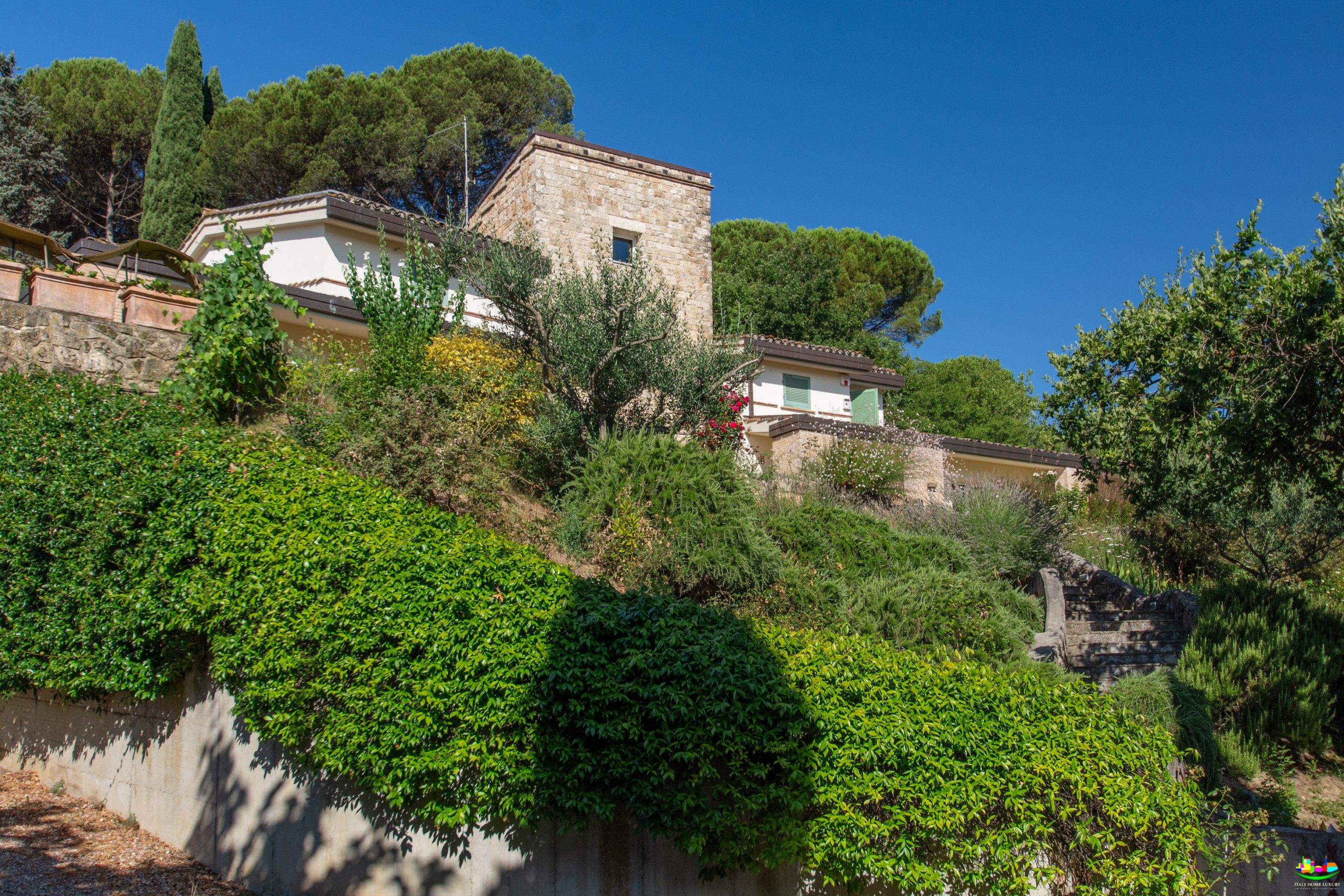 Images Landhuis met historische duiventoren en zwembad in Perugia