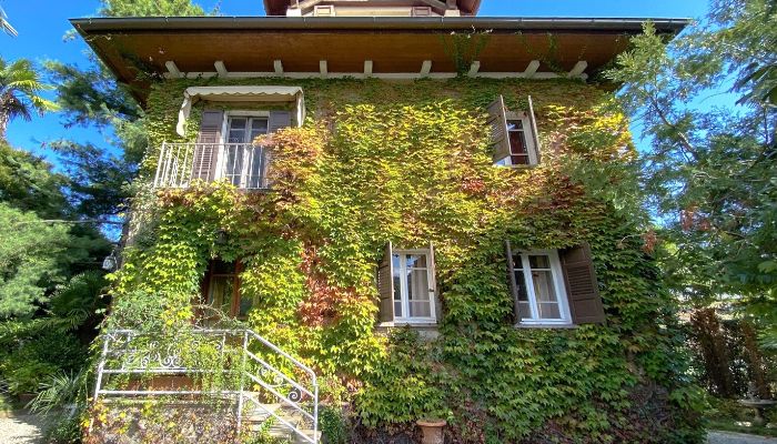 Historische villa te koop 28838 Stresa, Piemonte,  Italië