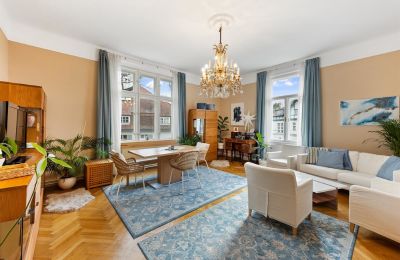 Historische villa te koop Währing, Wenen, Der freundliche und geräumige Wohnbereich im Obergeschoss