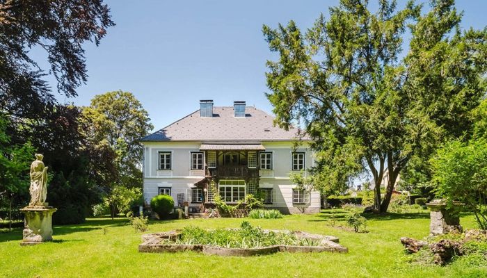 Villa aan het Traunsee met tuinen en historische charme