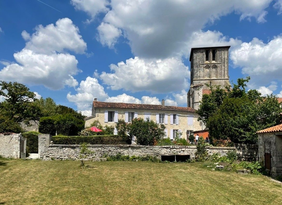 Images Gerestaureerd tempelierslandhuis met bijgebouwen