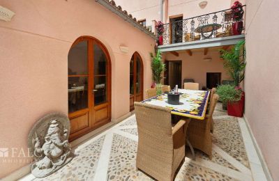 Herenhuis te koop Calvià, Balearen, Binnenplaats