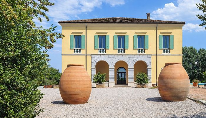Historische villa te koop Goito, Lombardije