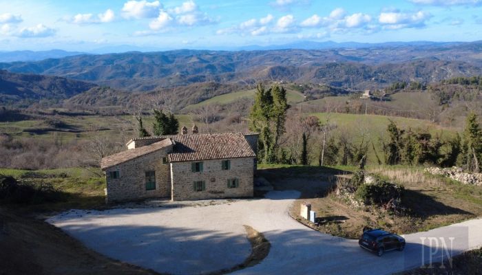 Gedeeltelijk gerenoveerde boerderij nabij Umbertide