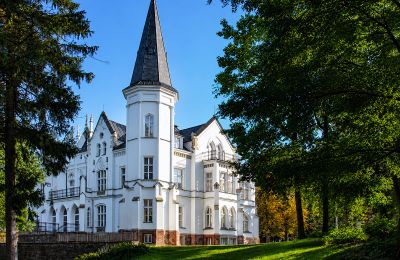 Historisch vastgoed, Historisch neogotisch landhuis in Zuidwest-Polen