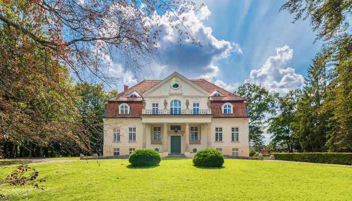 Landgoed met neoclassicistisch landhuis in de regio Masurië-Pommeren