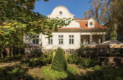 Historisch vastgoed, Historische villa met grote tuin in Krakau