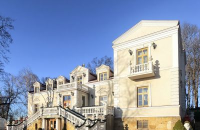 Historisch vastgoed, Landhuis Tarnowski in Ostrowiec Świętokrzyski met park en bijgebouwen