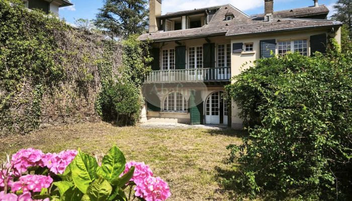 Historische villa te koop Bagnères-de-Luchon, Occitanie